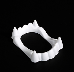 Vampi-Gebiss in wei�